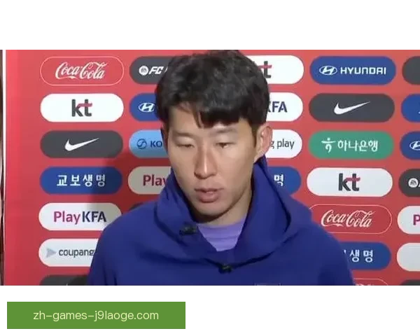 孙兴慜结束韩国国家队训练后耐心为球迷签名感动全场展现亲民风范 孙兴慜结束韩国国家队训练后耐心为球迷签名感动全场展现亲民风范